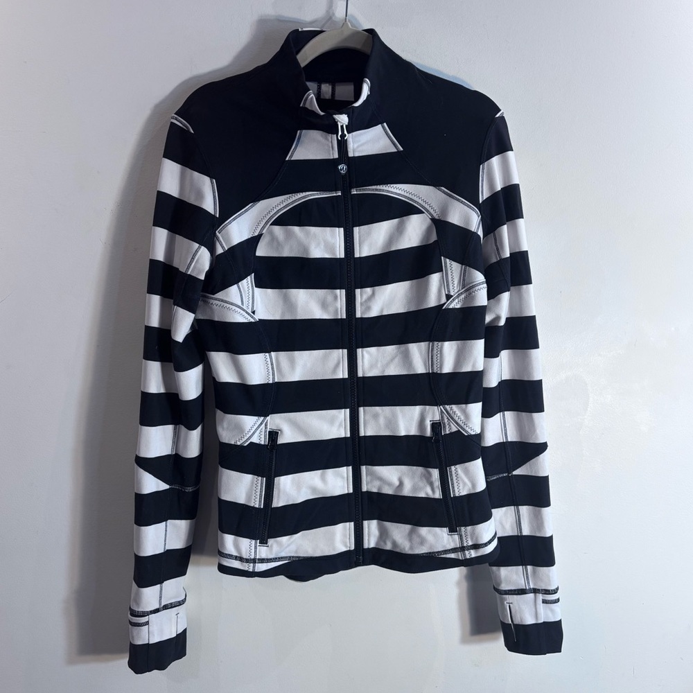LULULEMON Sz. 8 Striped Black and White Zip Up Jacket with Thumbholes High Neck